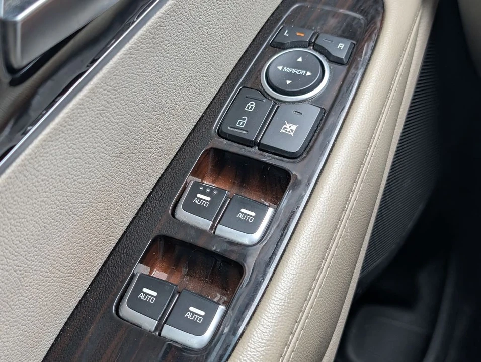 2020 Kia Sorento - Image 12 of 21