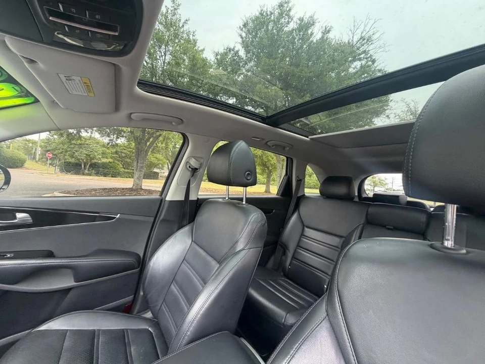 2020 Kia Sorento - Image 10 of 21