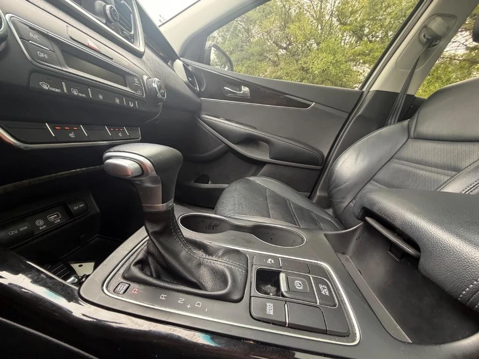 2020 Kia Sorento - Image 16 of 21