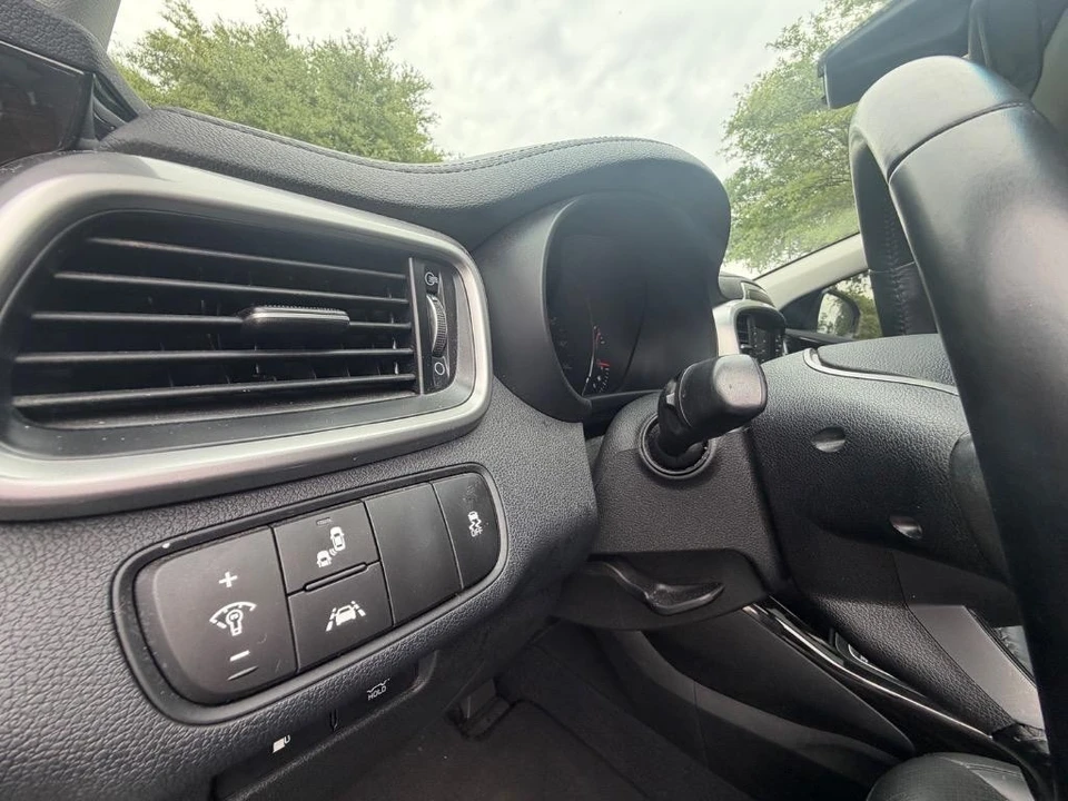 2020 Kia Sorento - Image 8 of 21