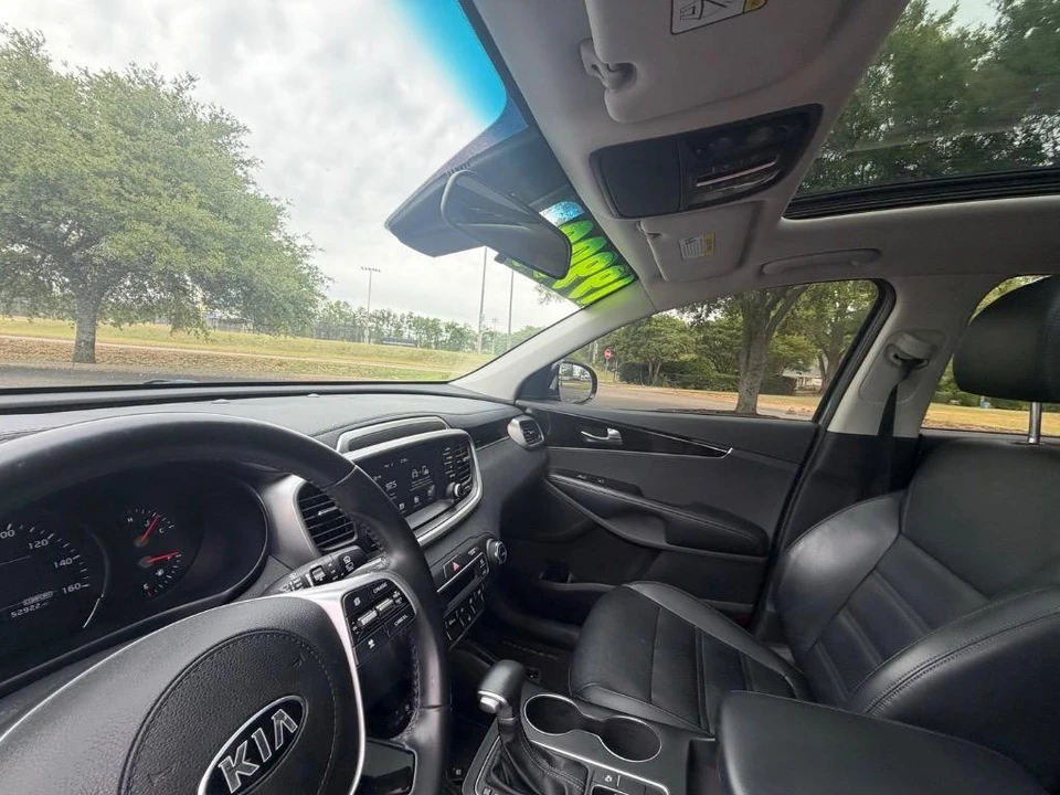 2020 Kia Sorento - Image 9 of 21
