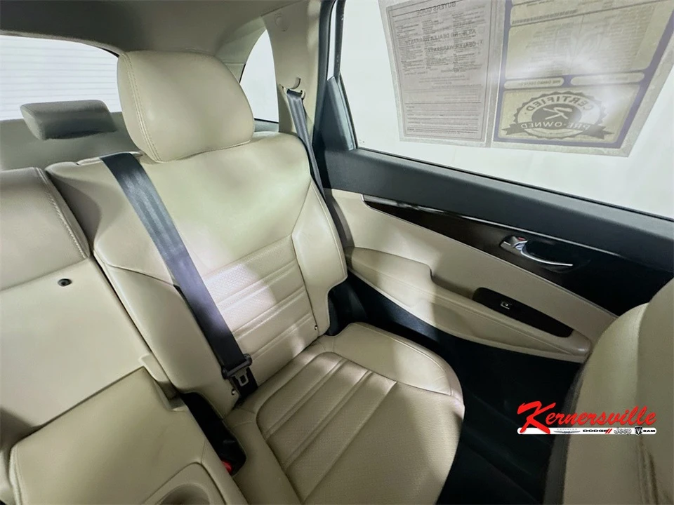 2020 Kia Sorento - Image 14 of 21