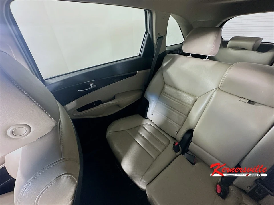 2020 Kia Sorento - Image 12 of 21