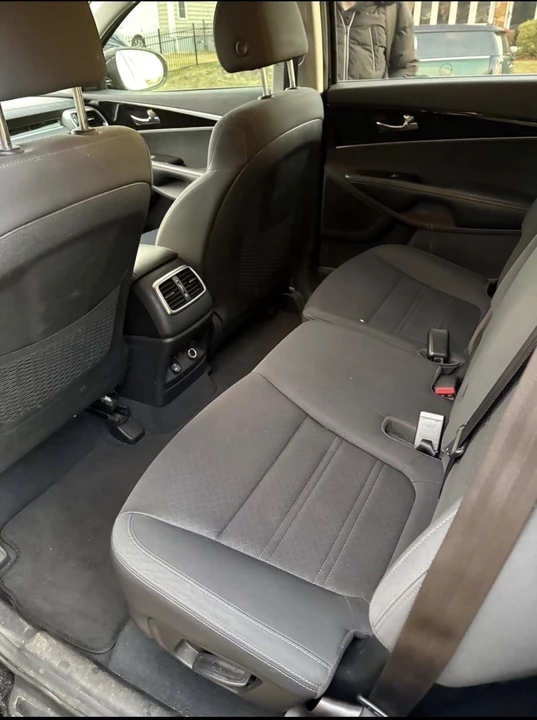 2020 Kia Sorento - Image 10 of 11