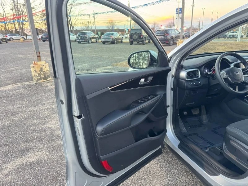 2020 Kia Sorento - Image 10 of 12
