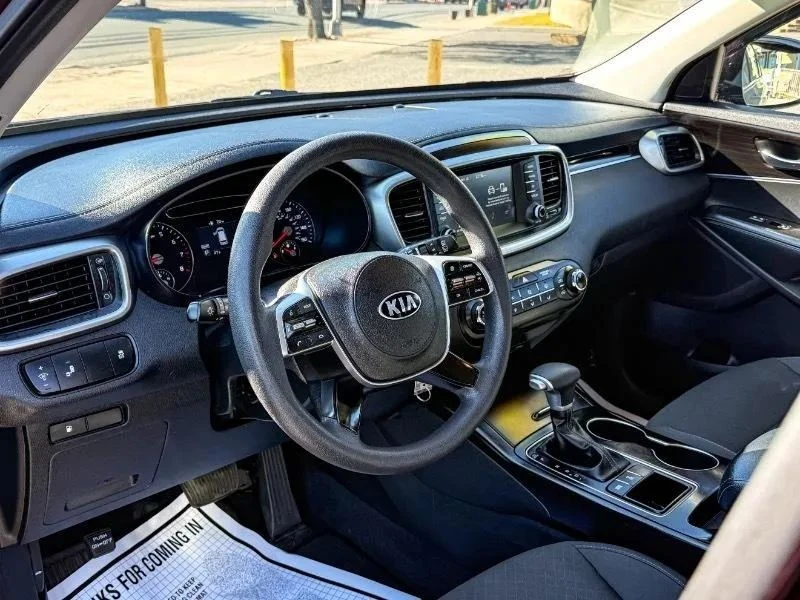 2020 Kia Sorento - Image 10 of 12