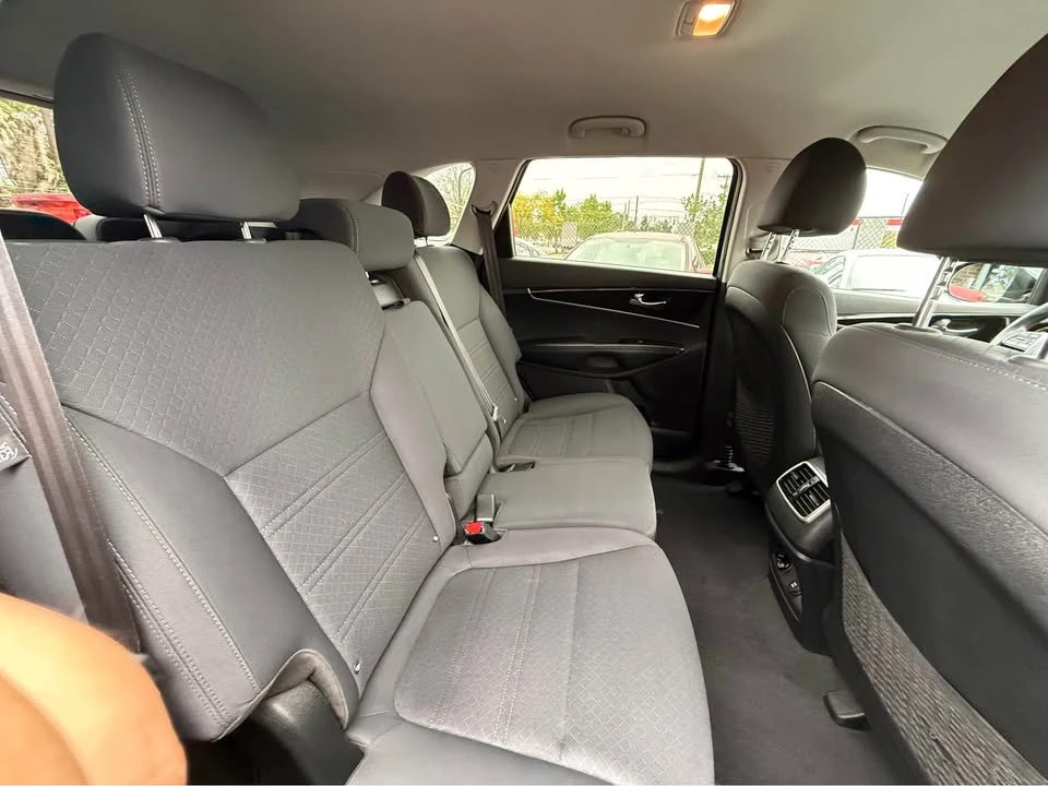 2020 Kia Sorento - Image 8 of 11