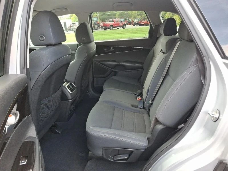 2020 Kia Sorento - Image 10 of 12