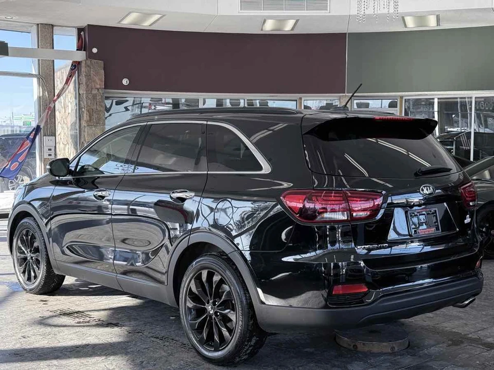 2020 Kia Sorento - Image 9 of 12