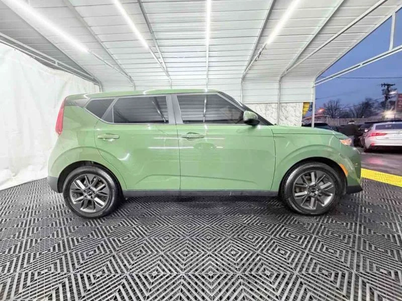2020 Kia Soul - Image 8 of 12