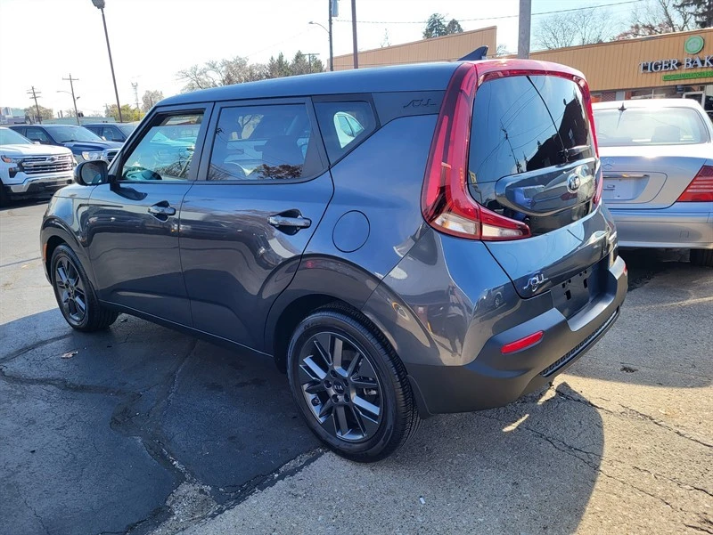 2020 Kia Soul - Image 4 of 17