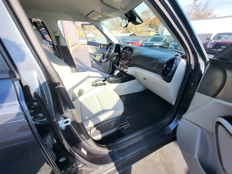 2020 Kia Soul - Image 15 of 17