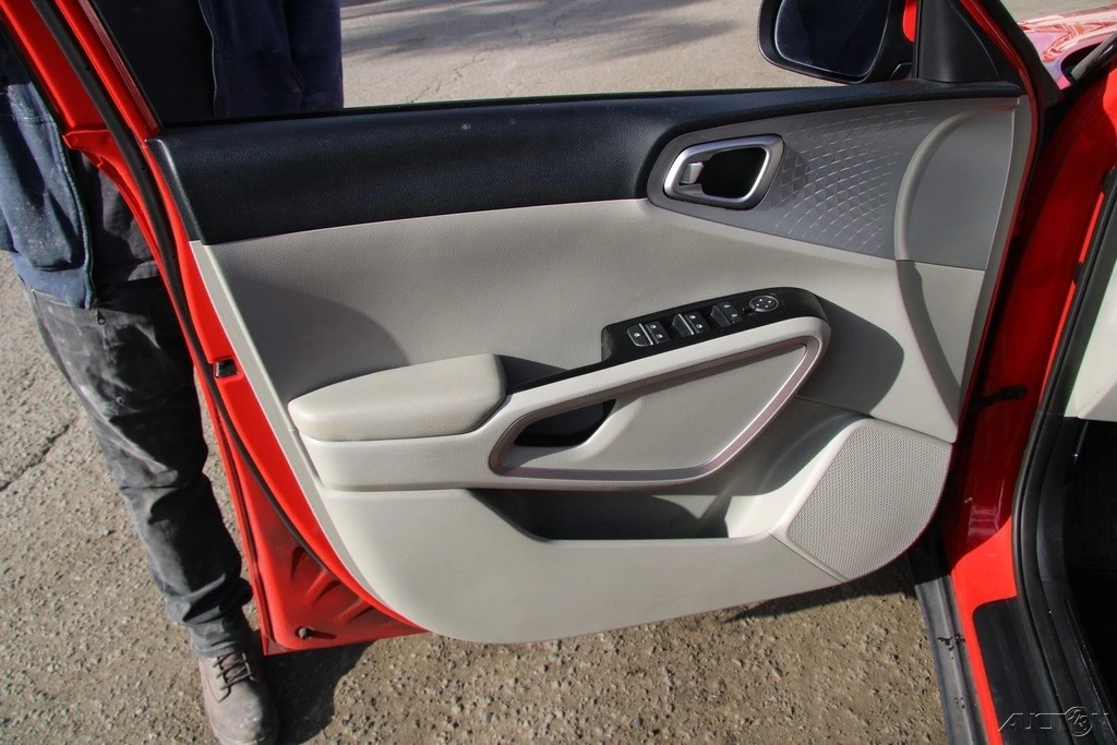 2020 Kia Soul - Image 11 of 21