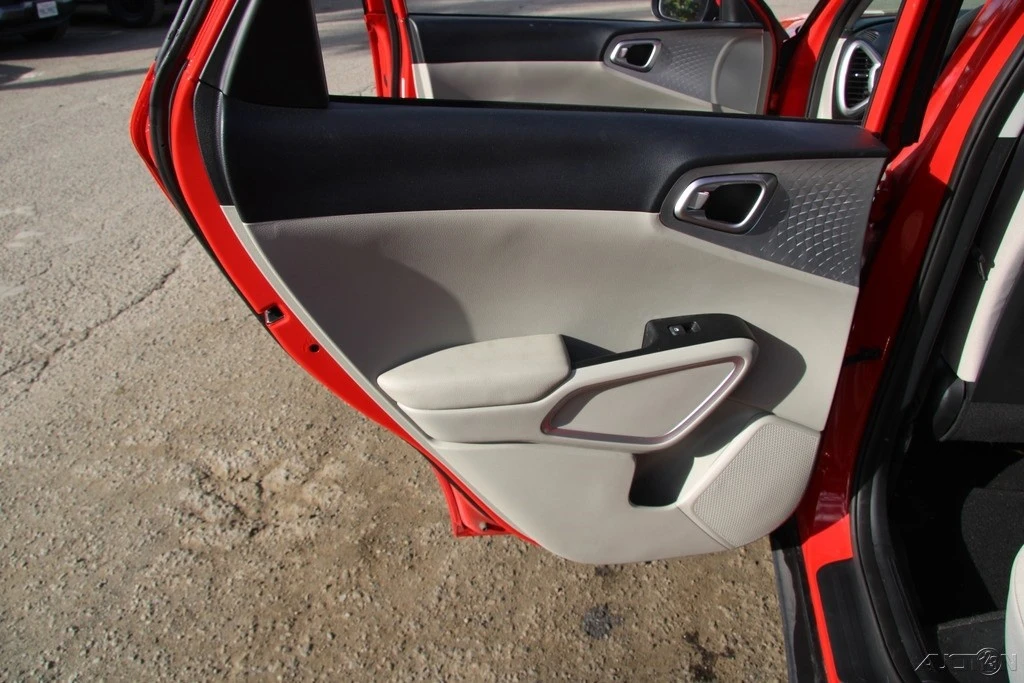 2020 Kia Soul - Image 18 of 21