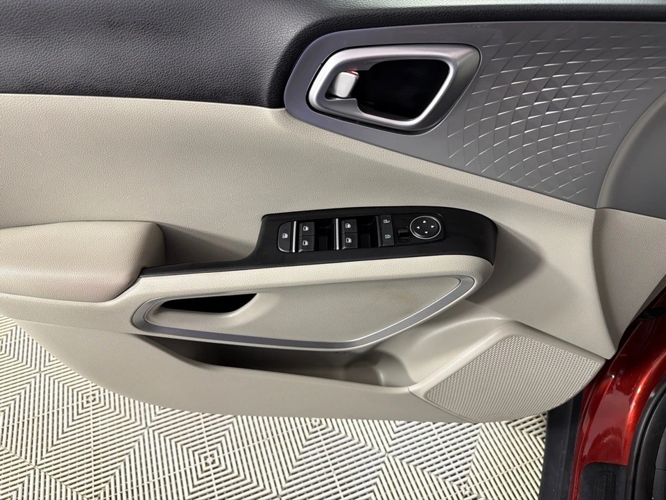 2020 Kia Soul - Image 9 of 19
