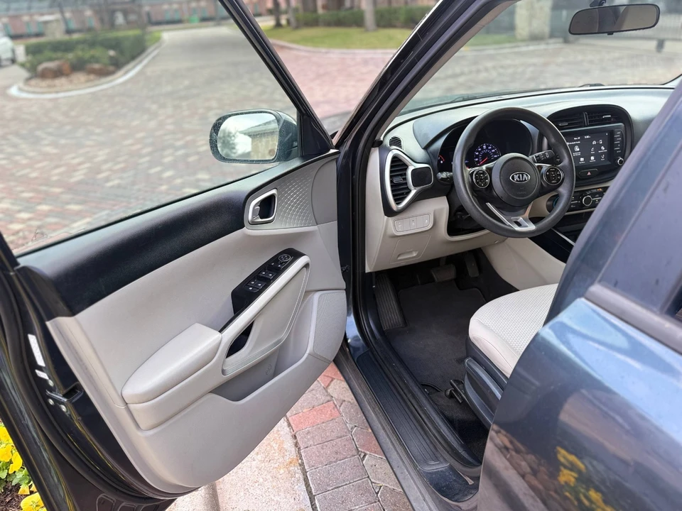2020 Kia Soul - Image 15 of 21