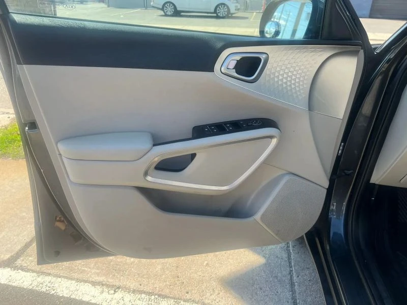2020 Kia Soul - Image 11 of 12