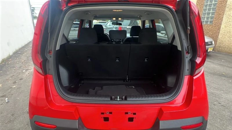 2020 Kia Soul - Image 9 of 12