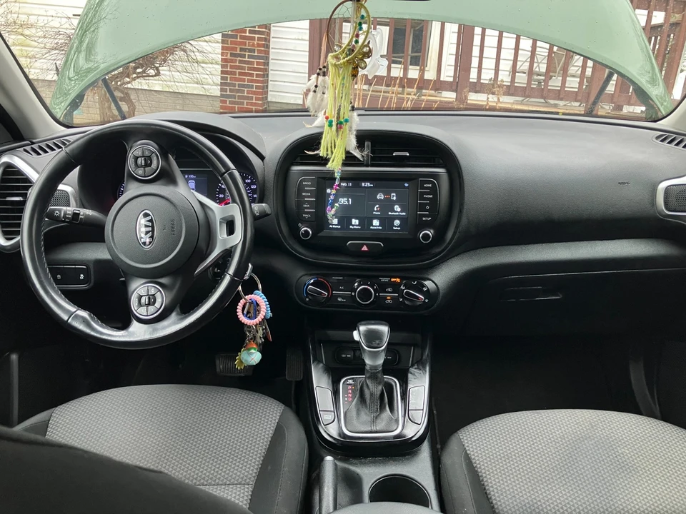 2020 Kia Soul - Image 8 of 19