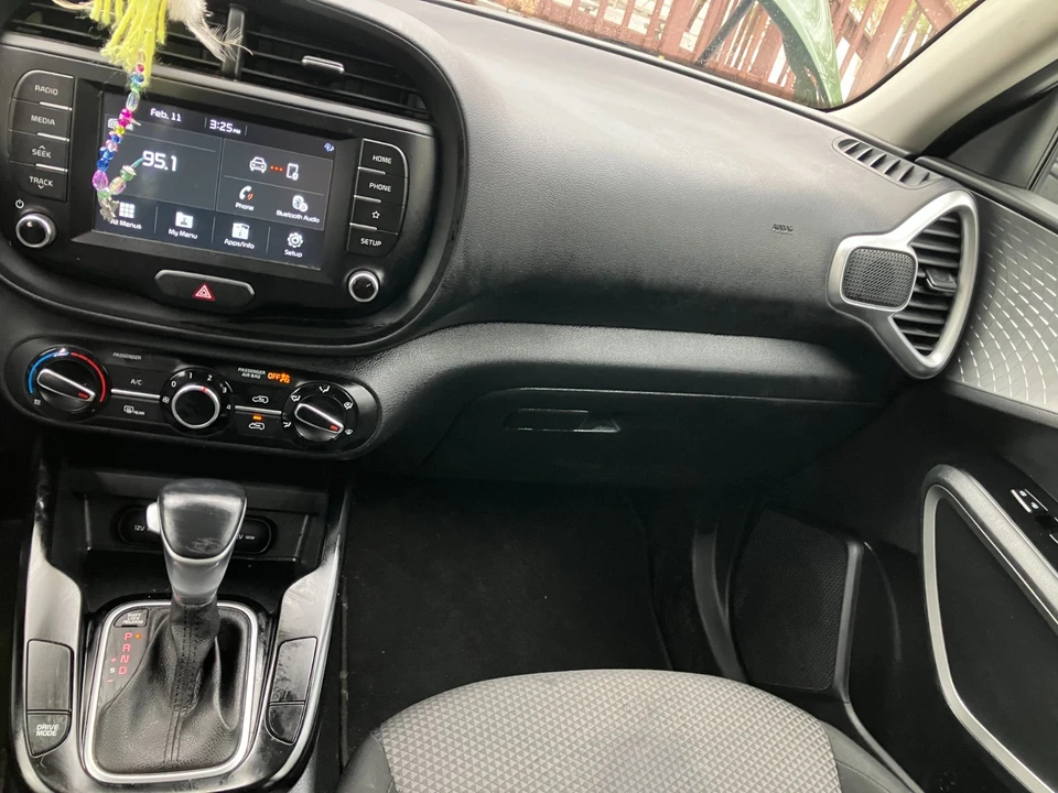 2020 Kia Soul - Image 17 of 19