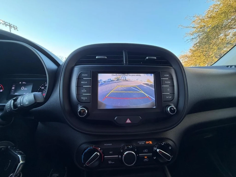2020 Kia Soul - Image 10 of 21