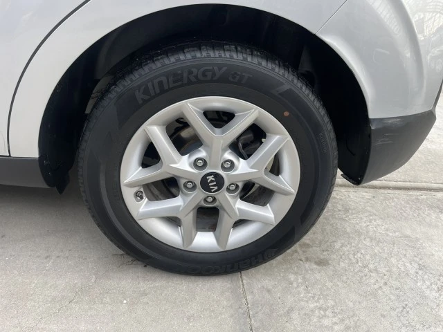 2020 Kia Soul - Image 17 of 21