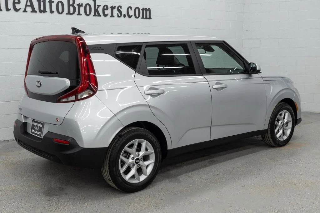 2020 Kia Soul - Image 6 of 12