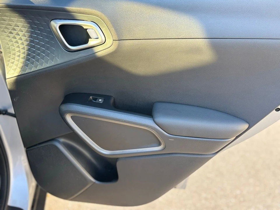 2020 Kia Soul - Image 15 of 21