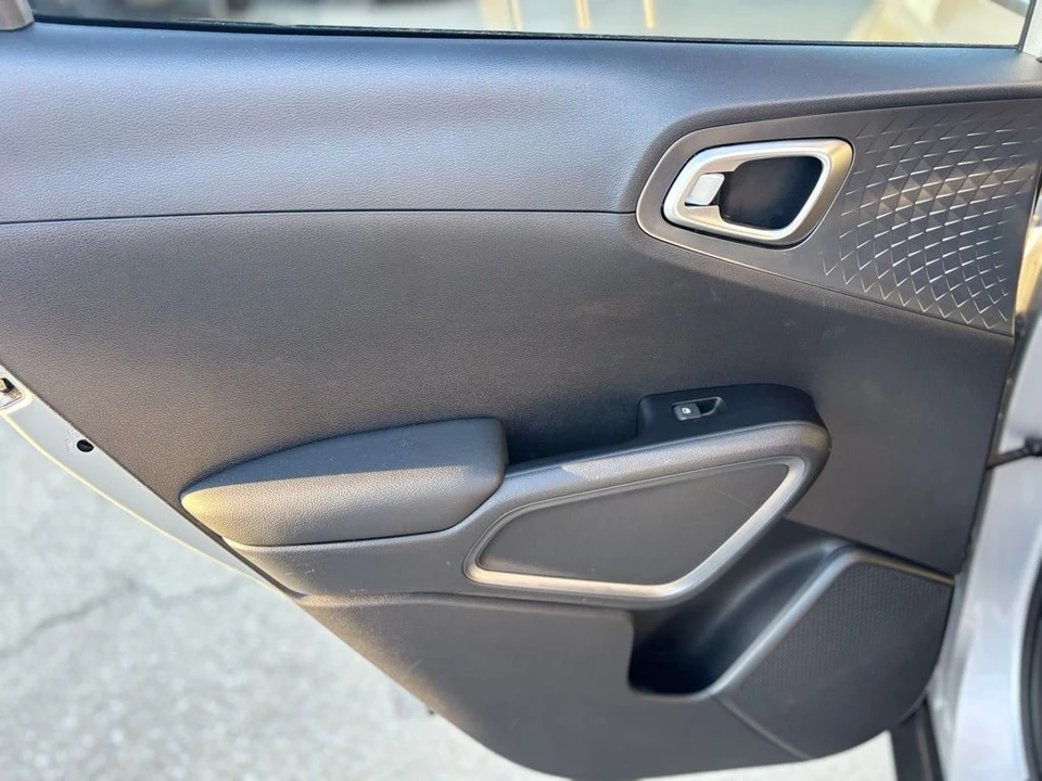 2020 Kia Soul - Image 18 of 21