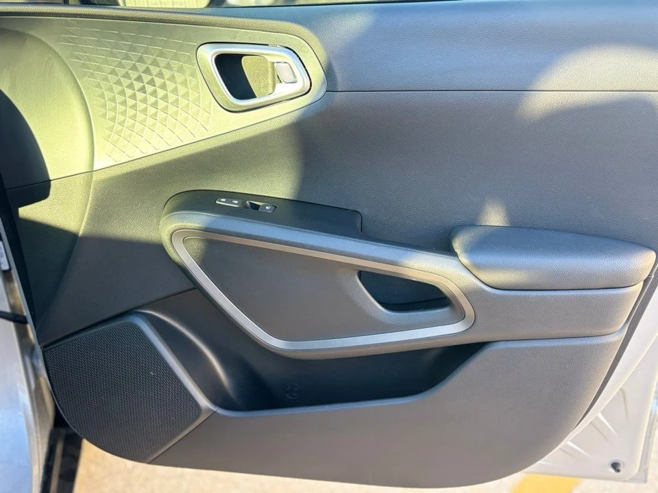 2020 Kia Soul - Image 12 of 21