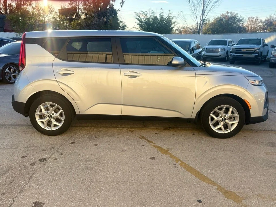 2020 Kia Soul - Image 6 of 21
