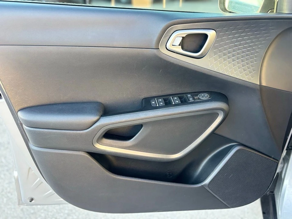 2020 Kia Soul - Image 9 of 21