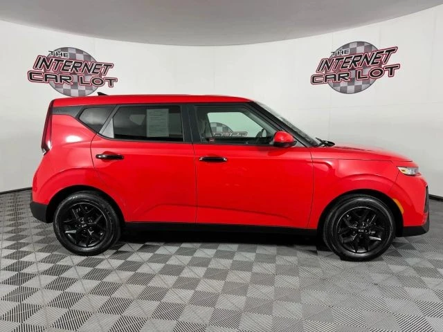 2020 Kia Soul - Image 8 of 12