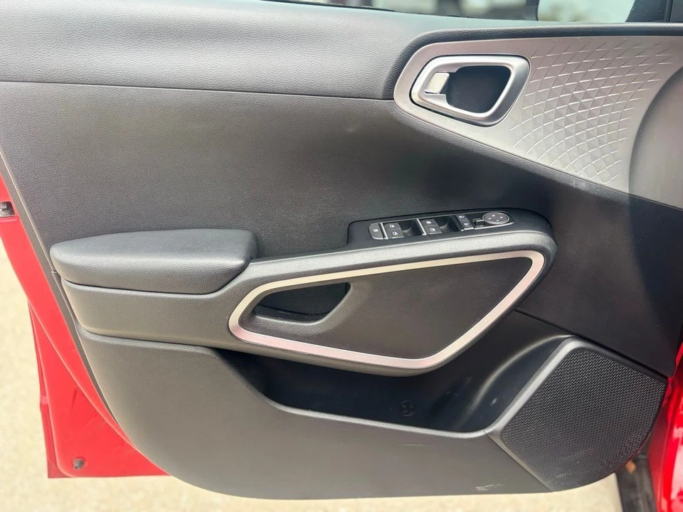 2020 Kia Soul - Image 13 of 21