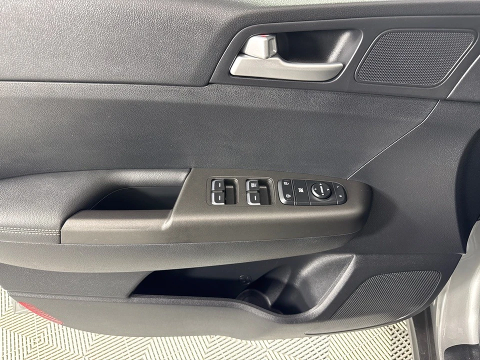 2020 Kia Sportage - Image 13 of 21