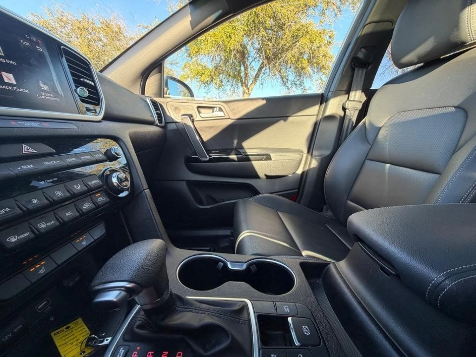 2020 Kia Sportage - Image 10 of 21