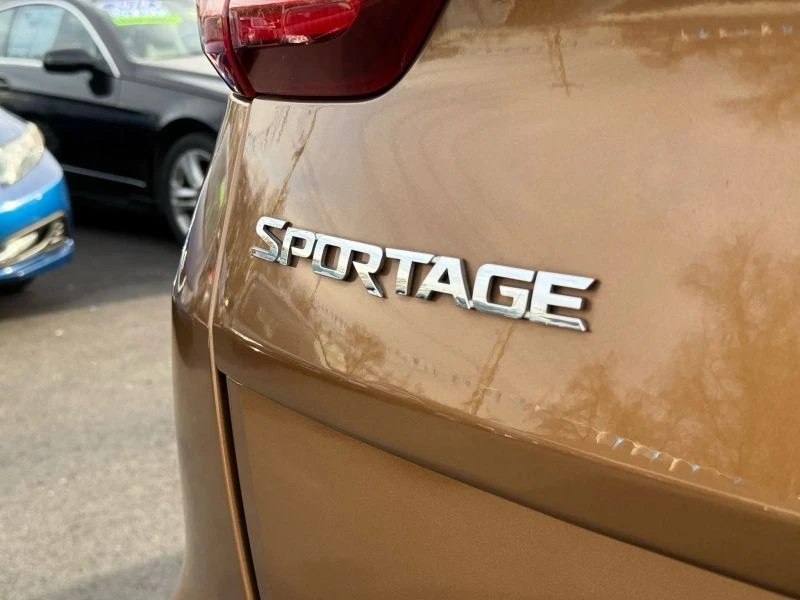 2020 Kia Sportage - Image 7 of 12