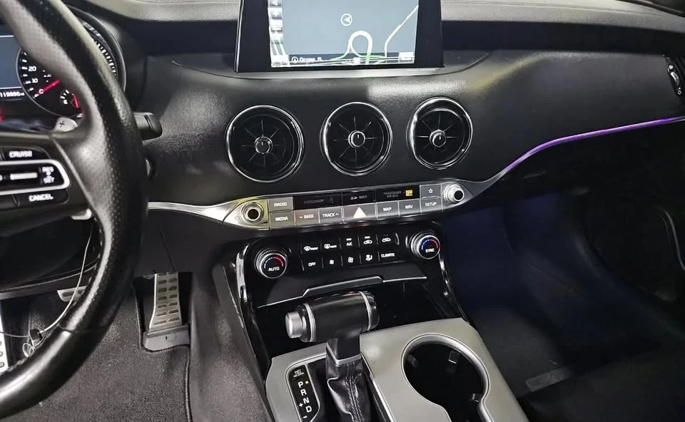 2020 Kia Stinger - Image 12 of 20