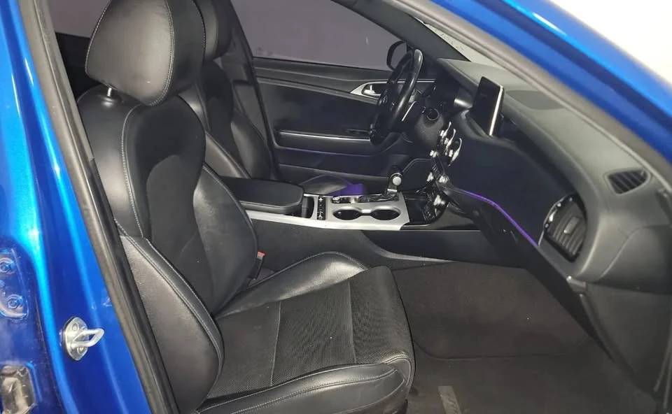 2020 Kia Stinger - Image 9 of 20