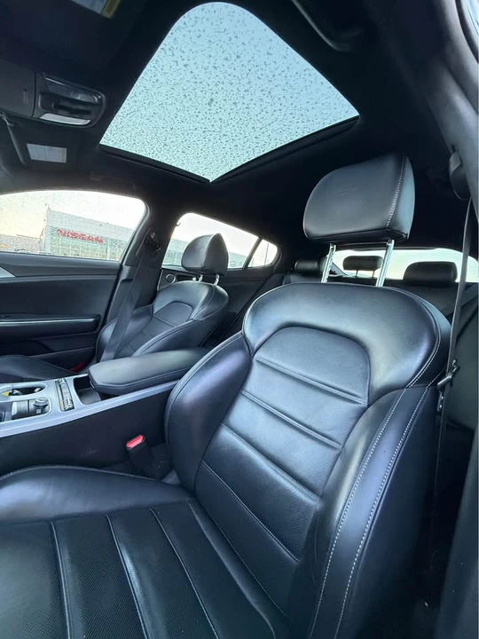 2020 Kia Stinger - Image 8 of 18