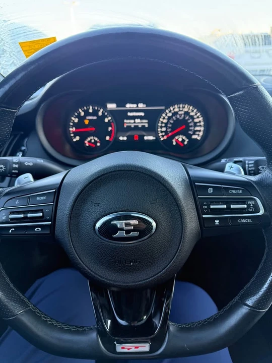 2020 Kia Stinger - Image 16 of 18