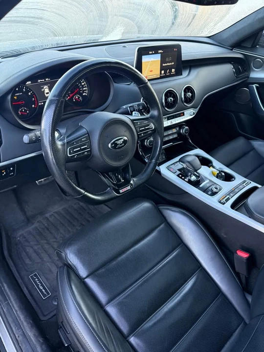 2020 Kia Stinger - Image 12 of 18