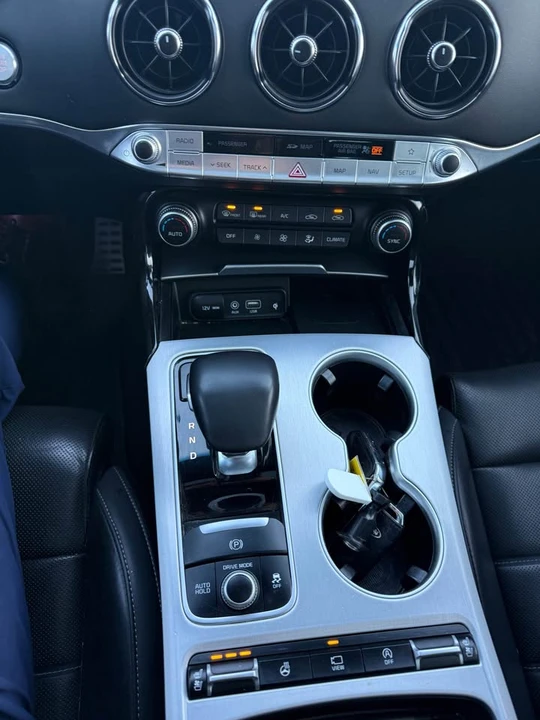 2020 Kia Stinger - Image 14 of 18