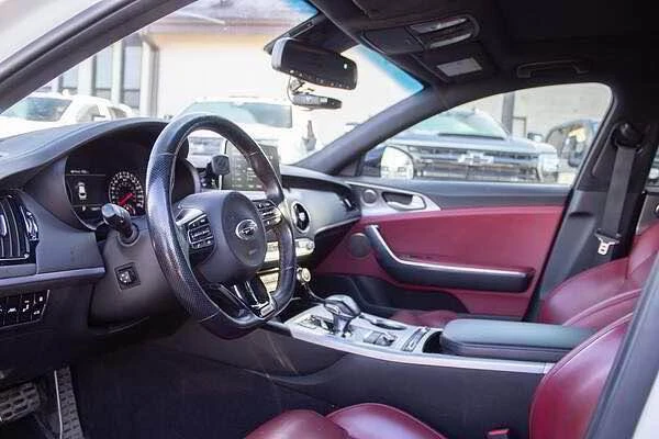 2020 Kia Stinger - Image 8 of 13