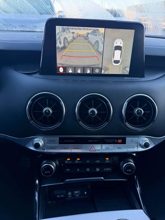 2020 Kia Stinger - Image 15 of 18
