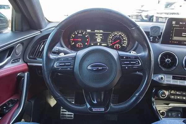 2020 Kia Stinger - Image 9 of 13
