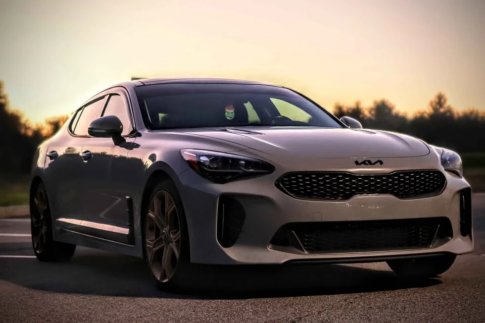 2020 Kia Stinger - Image 7 of 10