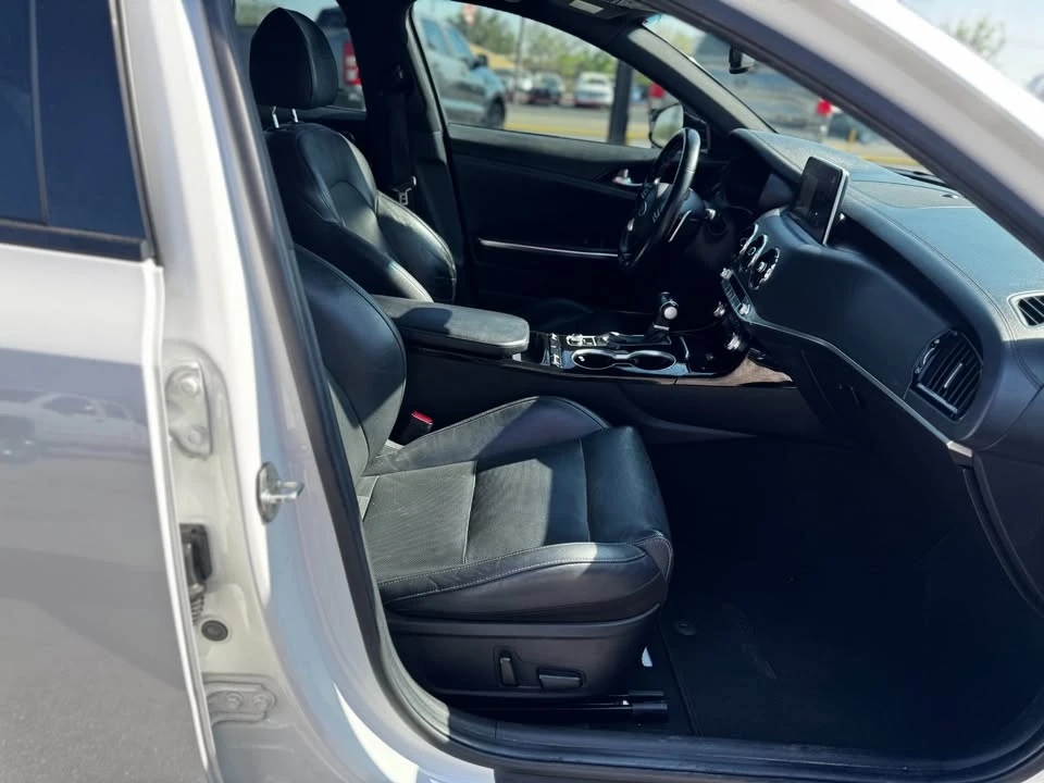 2020 Kia Stinger - Image 13 of 18
