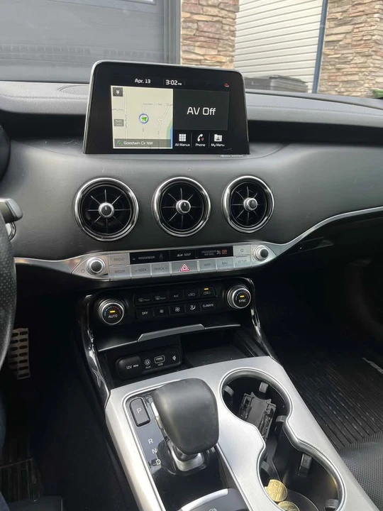2020 Kia Stinger - Image 16 of 21