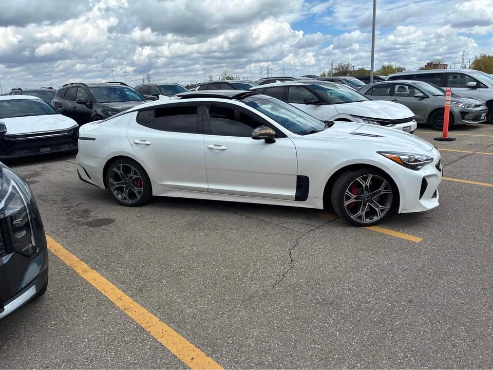 2020 Kia Stinger - Image 2 of 8